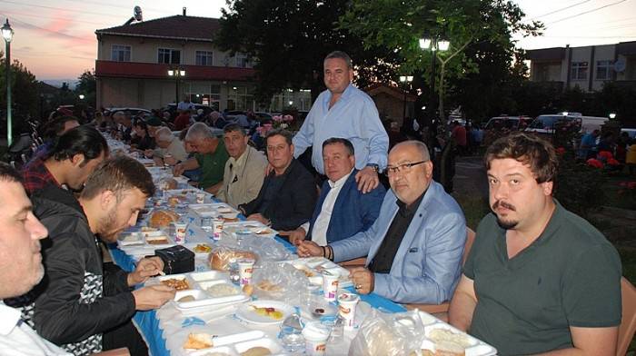 ÖZKAN KARDEŞLERDEN İFTAR YEMEĞİ 