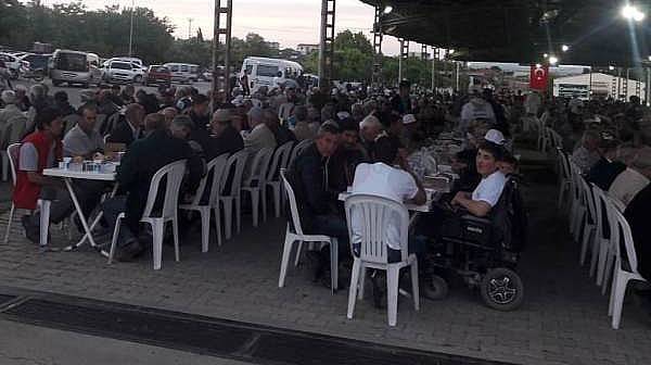 Yeniçiftlik Köyü Muhtarlığı İftar Yemeği Verdi