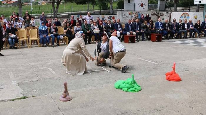 Yeniçiftlik Ortaokulu 4006 TÜBİTAK Bilim Fuarı Açıldı