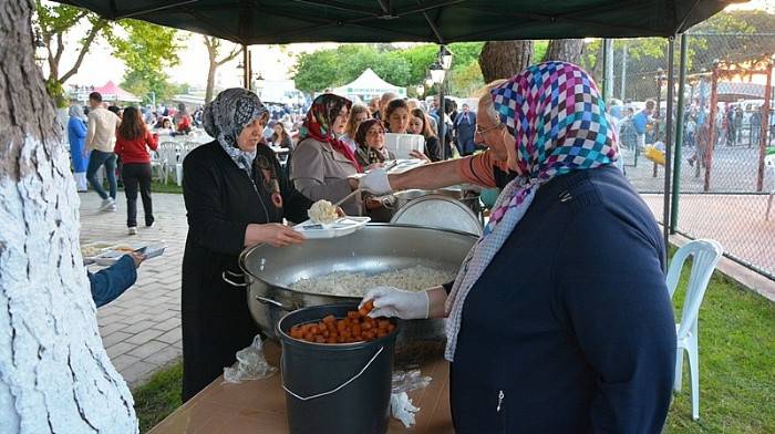 Gümüşçay Belediyesi’nin İftar Yemeğine Yoğun İlgi