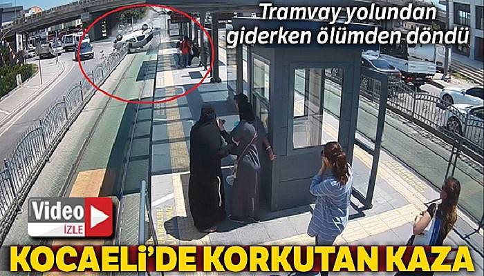 Tramvay yolunda hız yapan otomobil yolcu dolu durağa saplandı