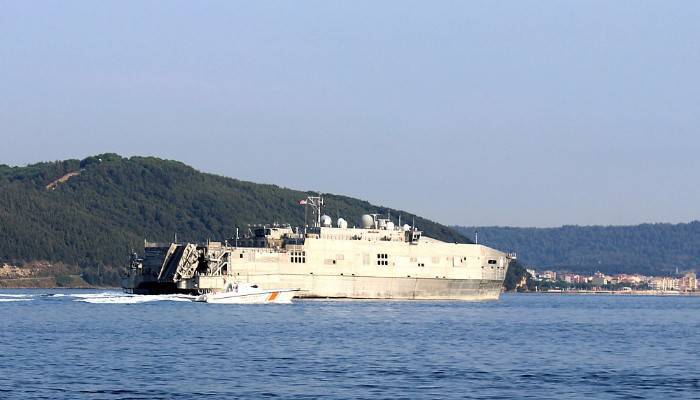 ABD Donanması'na ait 'USNS Yuma', Çanakkale Boğazı'ndan geçti