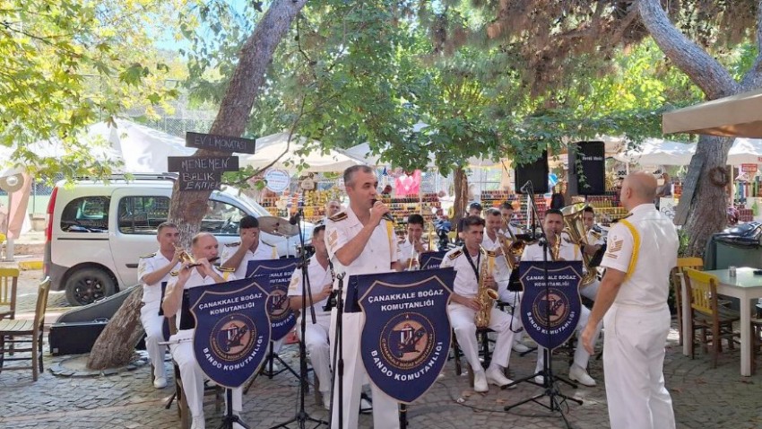  Adada Bando Konserine Vatandaşlar Yoğun İlgi Gösterdi