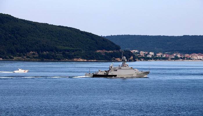 Rus savaş gemisi, Çanakkale Boğazı'ndan geçti