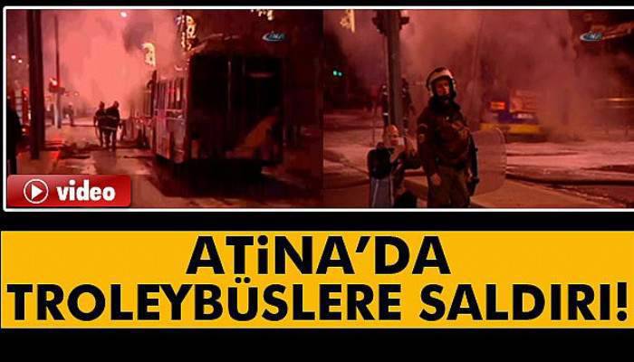 Atina’da troleybüse molotoflu saldırı