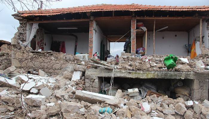 Çanakkale'de deprem fırtınası Yıktı, yaraladı, korkuttu