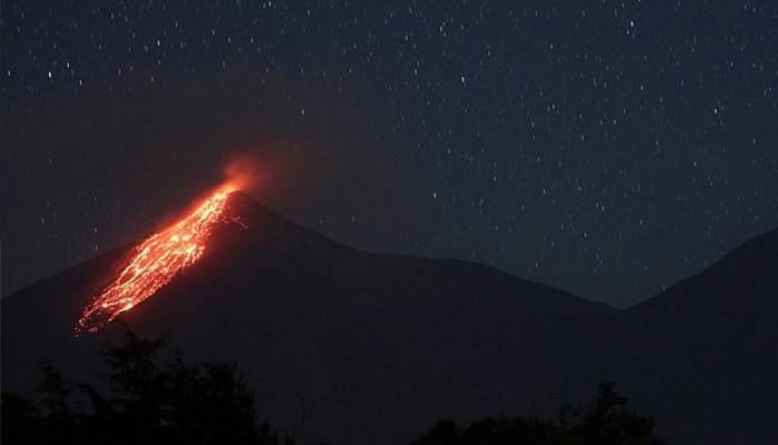  Fuego Yanardağı patladı