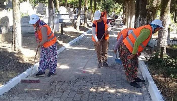 Çan Belediyesi, cami ve mezarlıklarda temizlik çalışması yaptı