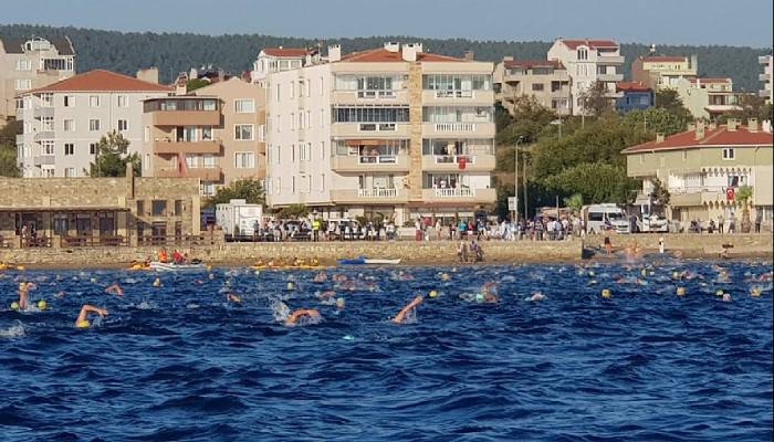 Zafer Bayramı'nda Çanakkale Boğazı'nda yüzme yarışması