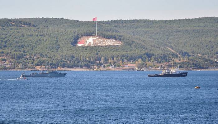 Rus savaş gemileri peş peşe Çanakkale Boğazı'ndan geçti