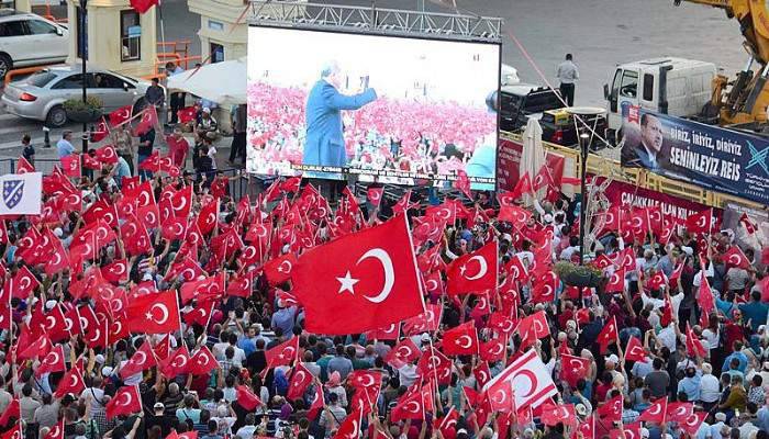 Çanakkale'de demokrasi şöleni