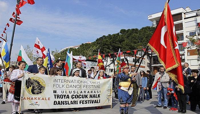 Uluslararası Troya Çocuk Halk Dansları Festivali başladı