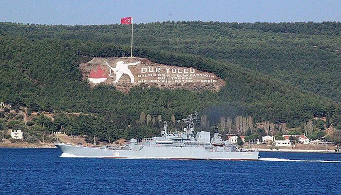 Rus savaş gemisi Çanakkale Boğazı'ndan geçti