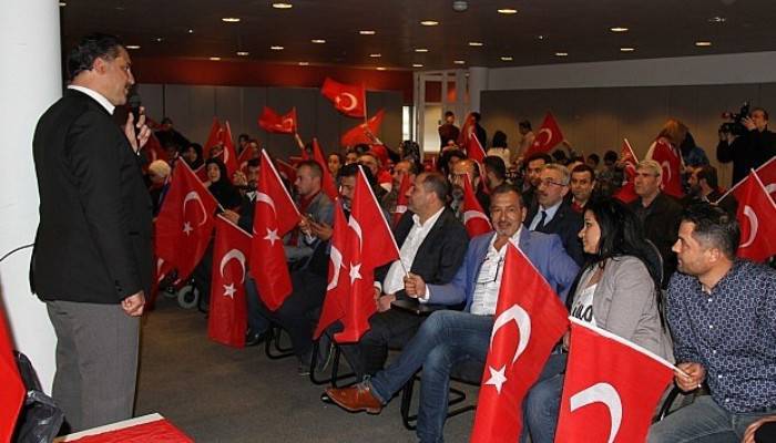  Belçika'da vatandaşlar halk oylaması sonucunu kutladı