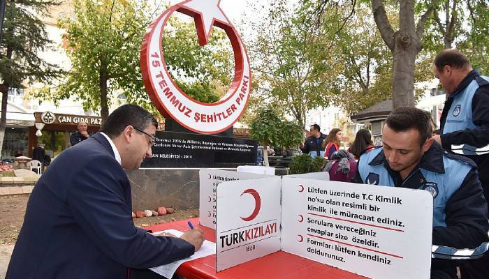 Başkan Öz ve belediye personeli, kan ve kök hücre bağışında bulundu