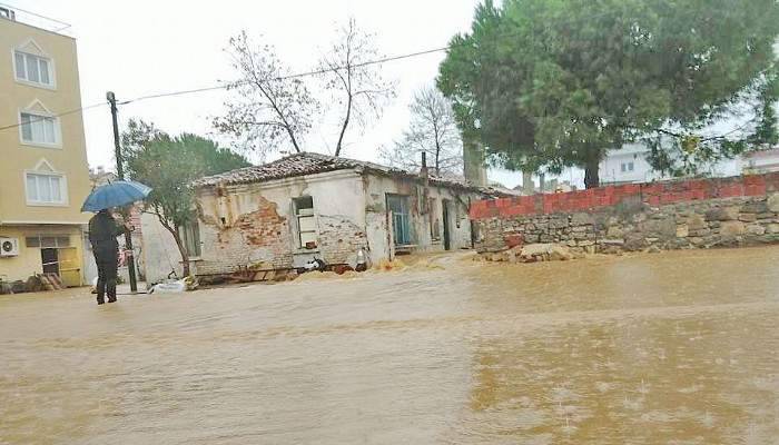 Eceabat’ı sel vurdu