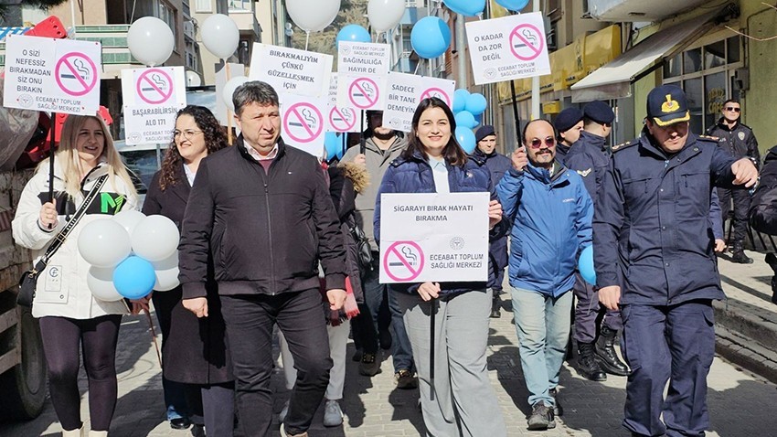 Yürüyerek sigara zararlarına dikkat çektiler