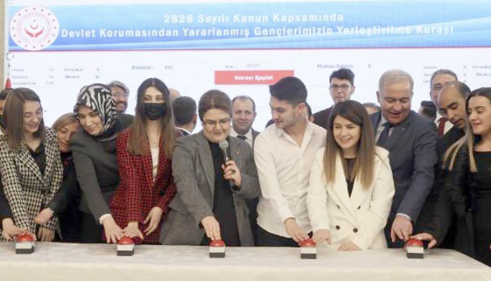 Devlet Korumasındaki Gençlerin Kamuya Atanması ve Çocuklar İçin İş Birliği Protokolü İmza Töreni