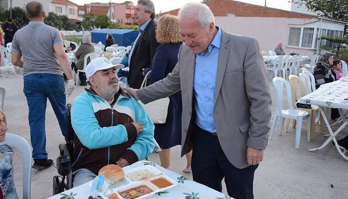 Lapseki Belediyesi'nin sokak iftarları başladı