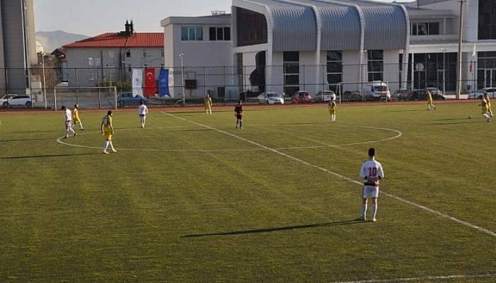  Futbolcular hareketsiz kaldı