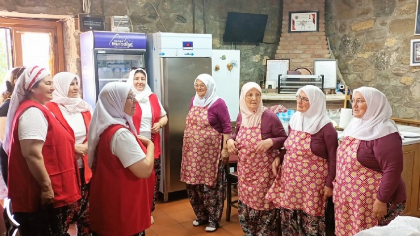 Ayvacık Kadın Kooperatifi Üyeleri Bursa Zeyniler Köyü’nde Eğitim Gezisine Katıldı