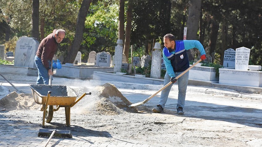 Mezarlıklarda kışa hazırlık yapılıyor