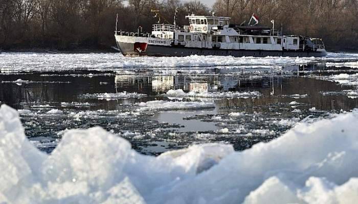 Tuna Nehri buz tuttu