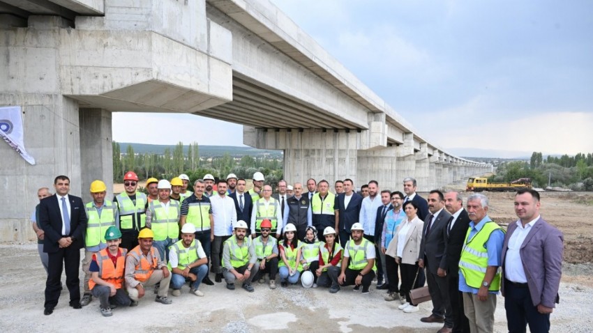 Ankara-İzmir Hızlı Tren Hattı 2027'de Hizmete Girecek