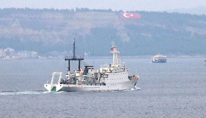 Rus araştırma ve istihbarat gemisi, Çanakkale Boğazı'ndan geçti