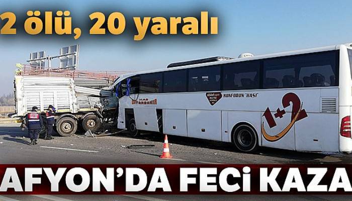 Yolcu otobüsü ile tır çarpıştı: 2 ölü, 20 yaralı