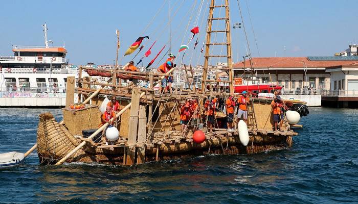 Antik dönemin izlerini taşıyan 'Abora-IV' gemisi Çanakkale'ye geldi