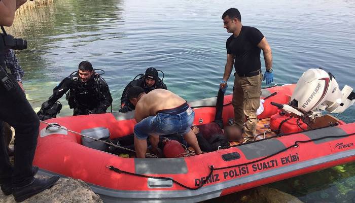  Sudaki cesedi dalgıç polisler çıkarttı