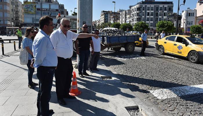 Başkan Gökhan, iskele meydanındaki çalışmaları inceledi