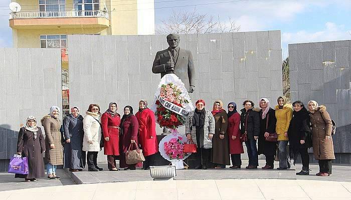 Ak Partili Kadınlar 5 Aralık Kadın Hakları Gününü kutladı