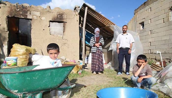 Evleri yıkılan ailenin yürek burkan dramı