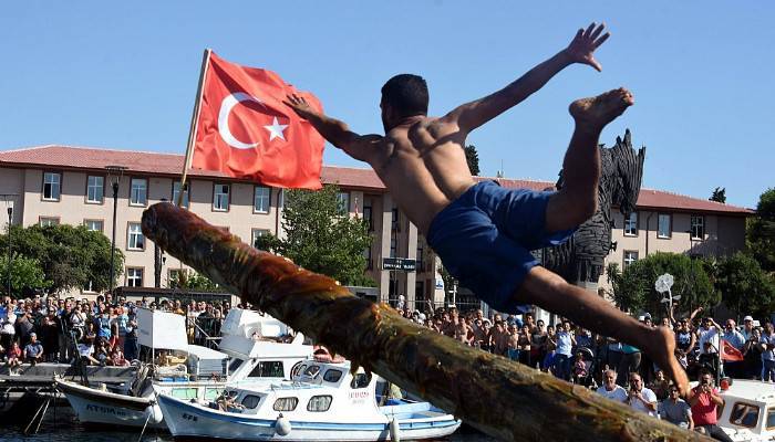 Çanakkale’de 10 yıl sonra yağlı direk heyecanı