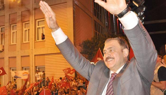 Bakan Eroğlu Balıkesir’de demokrasi nöbetine katıldı