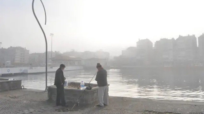 Çanakkale Boğazı sis nedeniyle gemi geçişlerine kapandı