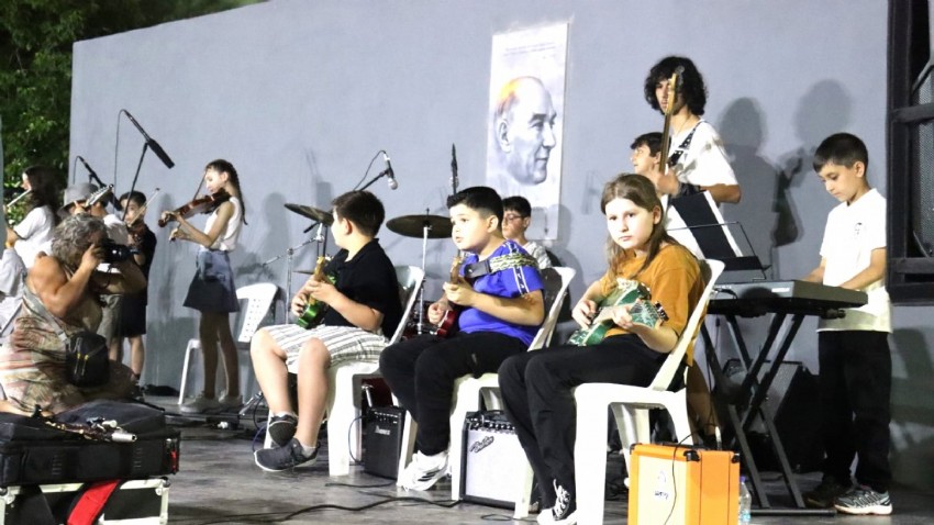 Bayramiç Çocuk Orkestrası, Özgürlük Parkı'nda Muhteşem Bir Konser Verdi