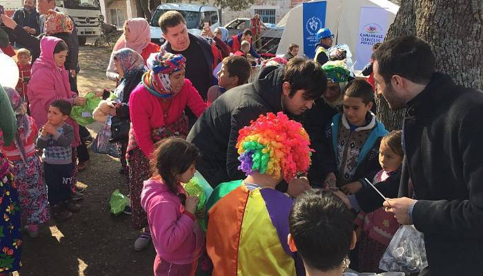 Gençlik Kolları Deprem Çocuklarının Yanında