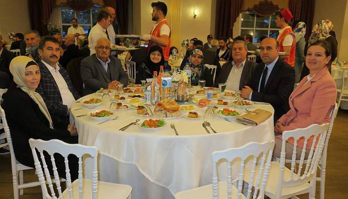 Biga Kaymakamlığı, şehit aileleri ve gazilere iftar verdi