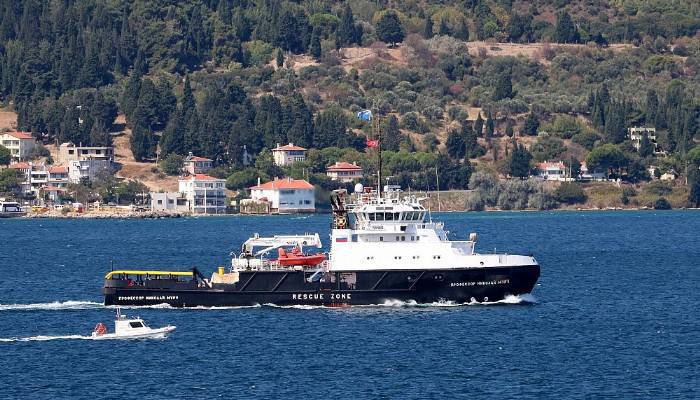 Rus askeri gemisi Çanakkale Boğazı'ndan geçti