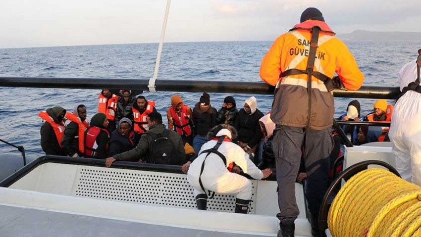 Ayvacık açıklarında 50 düzensiz göçmen kurtarıldı