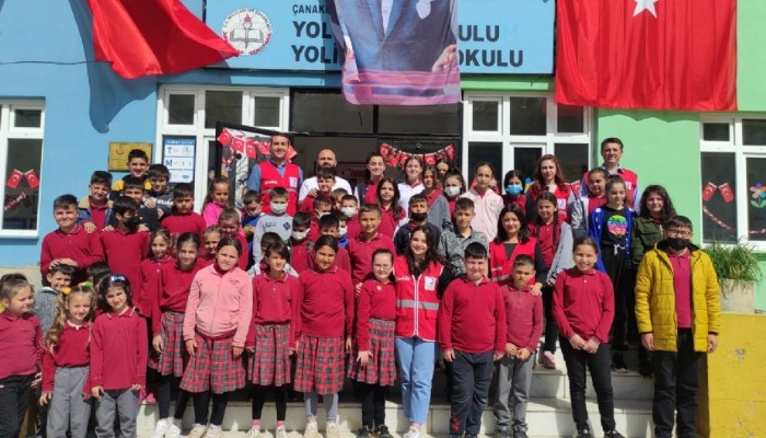 TÜRK KIZILAY BİGA ŞUBESİ ÇOCUKLARI SEVİNDİRDİ