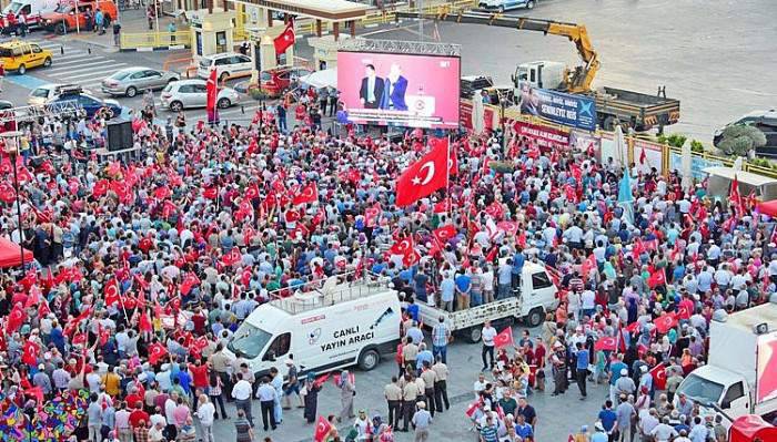 Memur-Sen’den “15 Temmuz Demokrasi ve Şehitler Meydanı” çağrısı