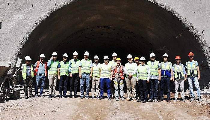 Aksoy Ayvacık tüneli çalışmalarını yerinde inceledi