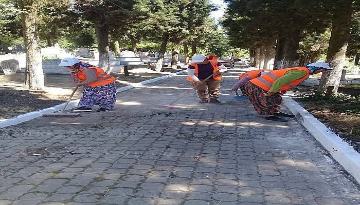 Çan Belediyesi, cami ve mezarlıklarda temizlik çalışması yaptı