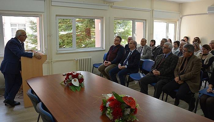 Biyoloji Bölümünde Başarılı Akademisyen ve Öğrencilere Teşekkür Belgesi Takdim Edildi