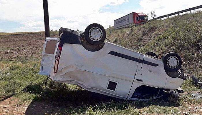  Çorum'da para nakil aracı şarampole uçtu: 3 yaralı