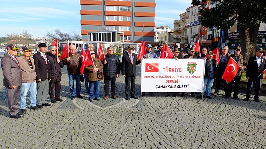 Şehit yakınları devlet övünç madalyalarını çıkardı “Terör örgütü lideri serbest bırakılamaz” (videolu)